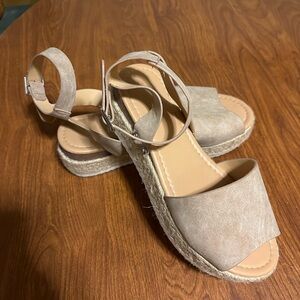 Beige platform sandal